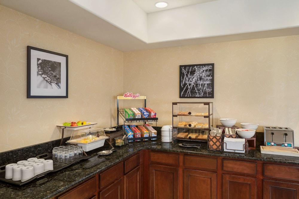 Country Inn & Suites By Radisson, Bloomington-Normal Airport, Il ภายนอก รูปภาพ