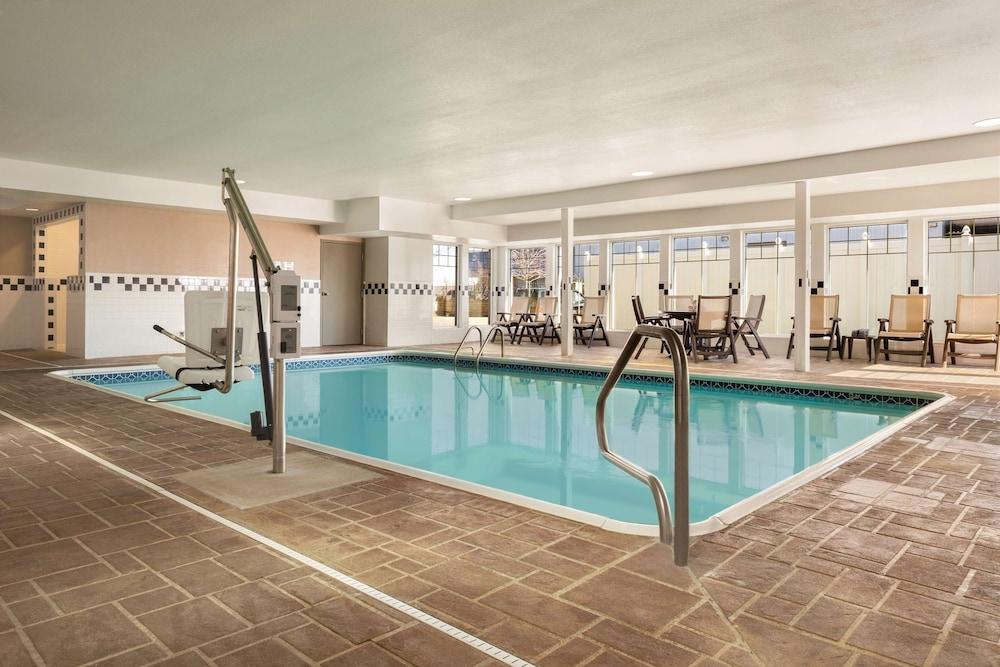 Country Inn & Suites By Radisson, Bloomington-Normal Airport, Il ภายนอก รูปภาพ