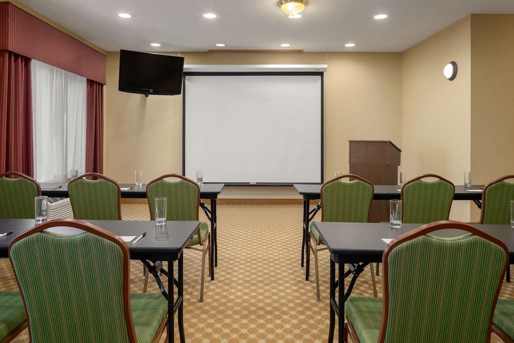 Country Inn & Suites By Radisson, Bloomington-Normal Airport, Il ภายนอก รูปภาพ