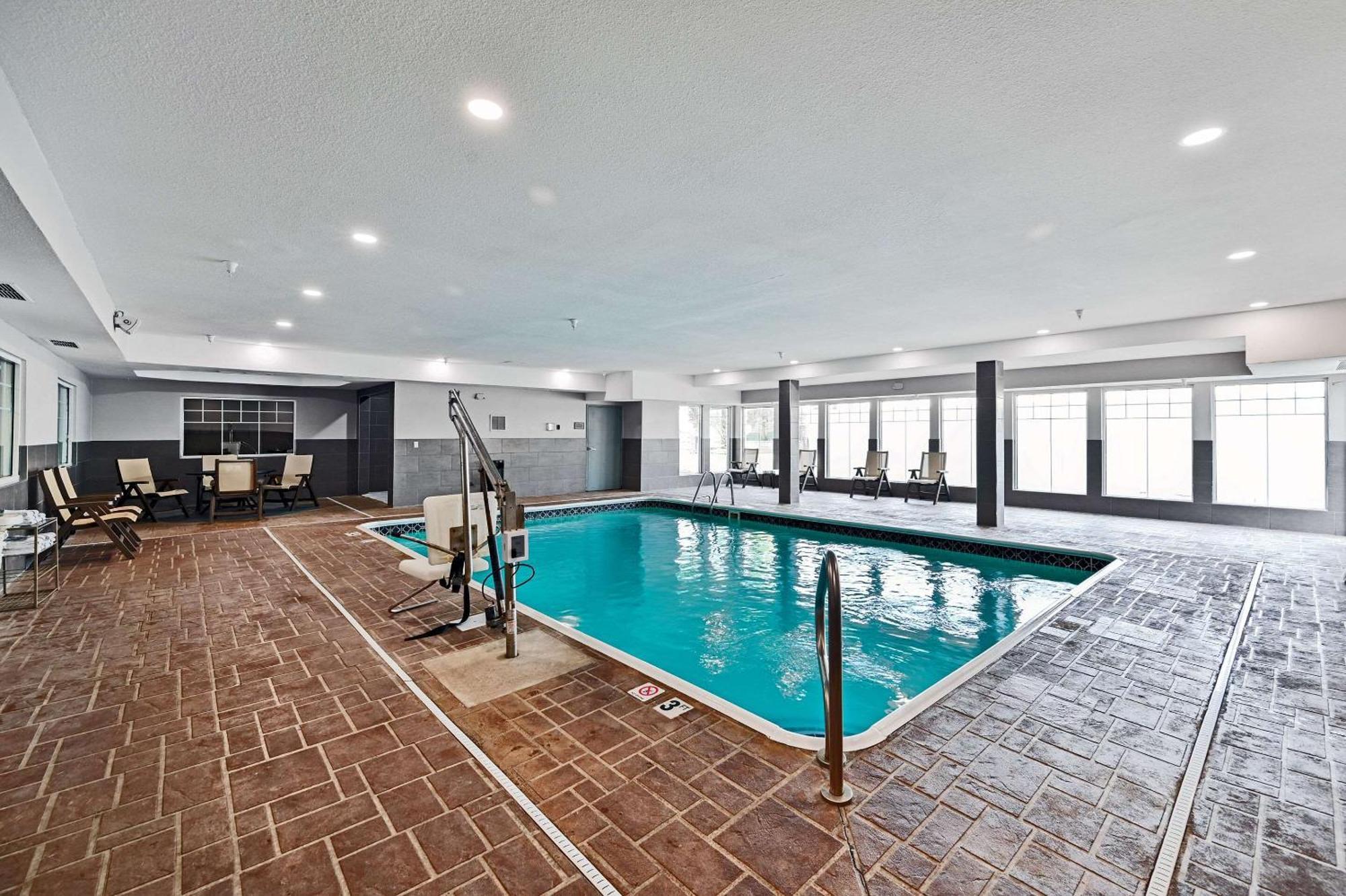 Country Inn & Suites By Radisson, Bloomington-Normal Airport, Il ภายนอก รูปภาพ