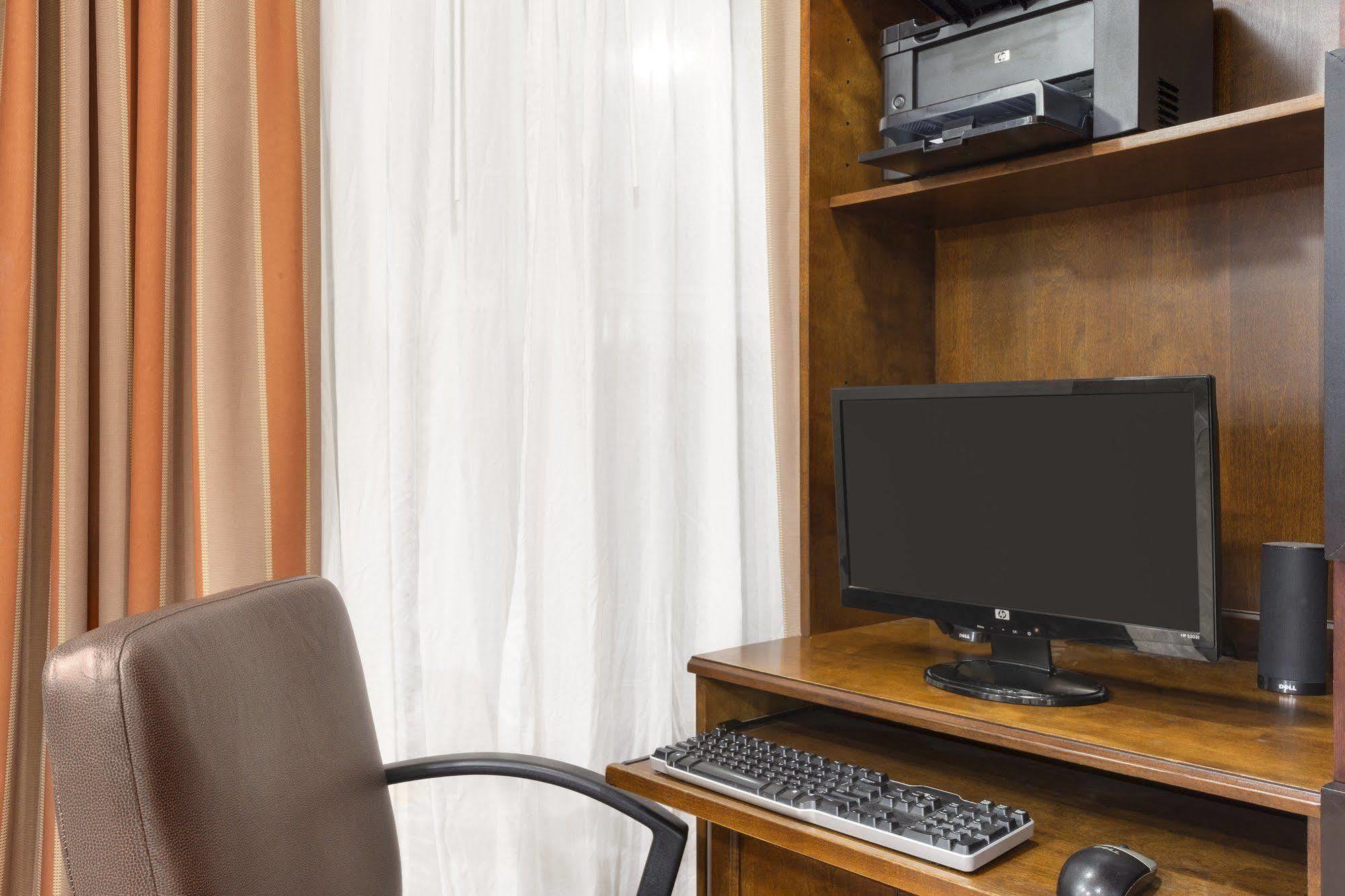Country Inn & Suites By Radisson, Bloomington-Normal Airport, Il ภายนอก รูปภาพ